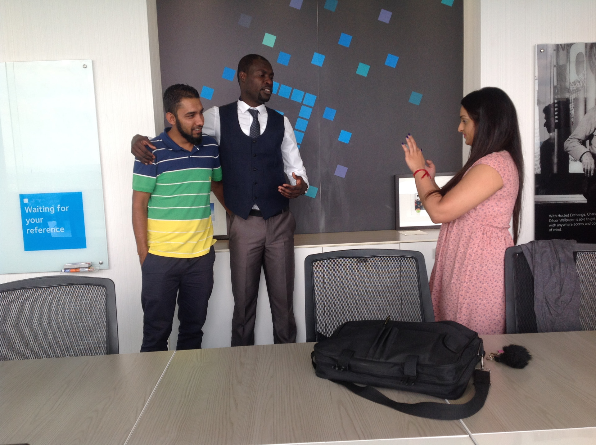 Daniel Cole mentoring a student during a session